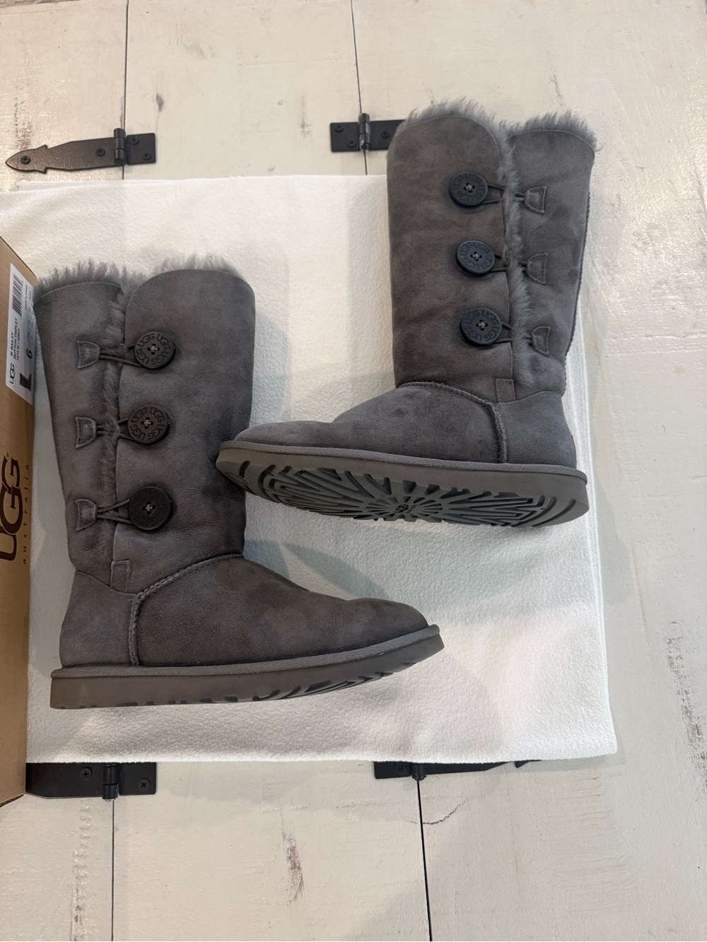 UGG Women's Grey Button-Trim Winter Boots Size 6